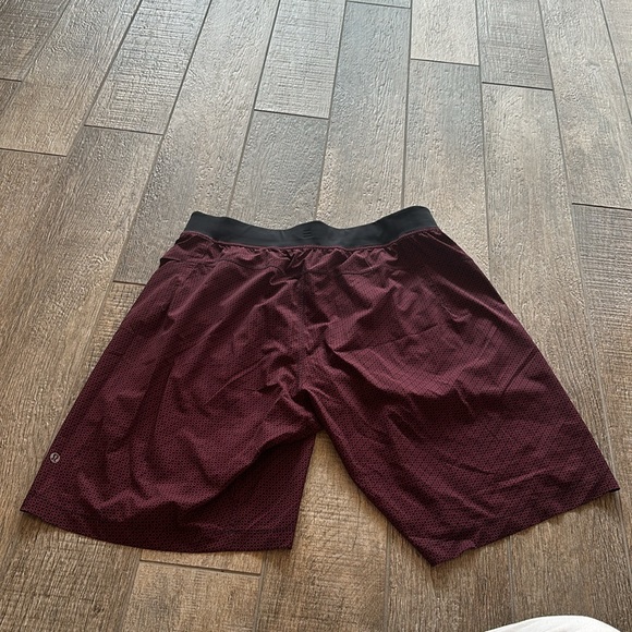 Black and maroon Mens Lululemon shorts - Picture 2 of 3